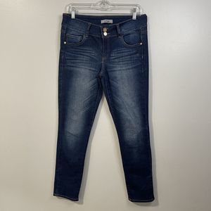 Refuge Size 6 Straight Skinny Medium Wash Jeans